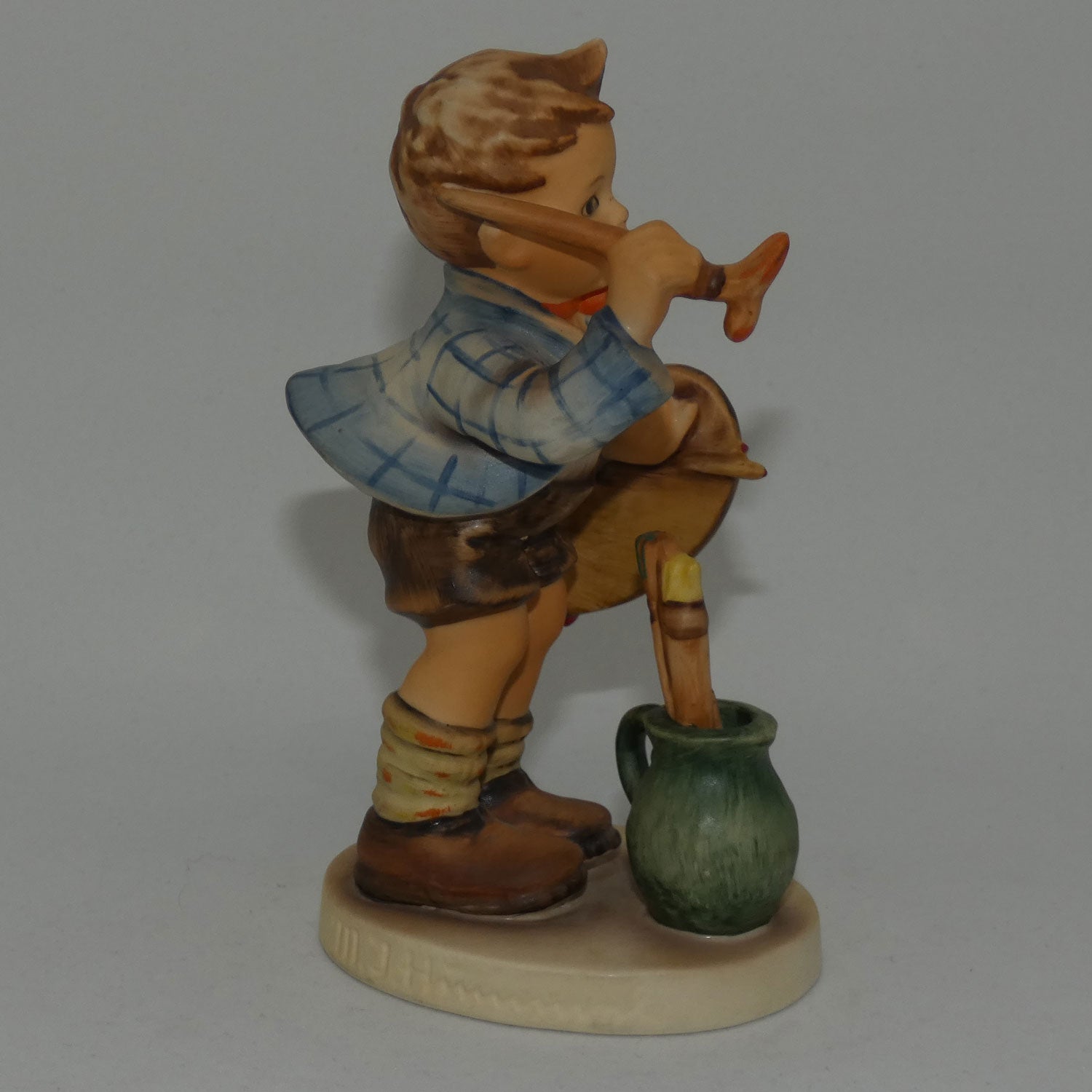 hum304-mi-hummel-figure-the-artist