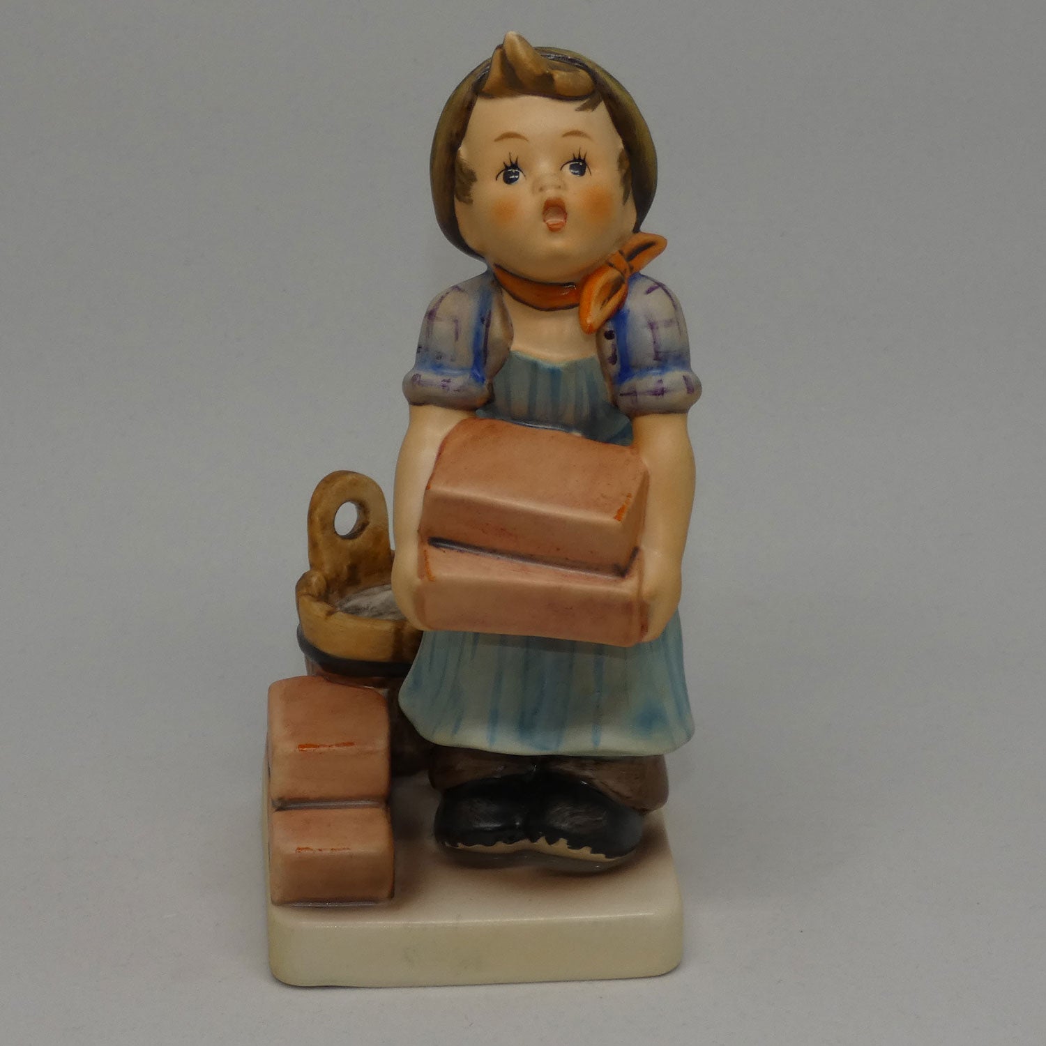 hum305-mi-hummel-figure-the-builder