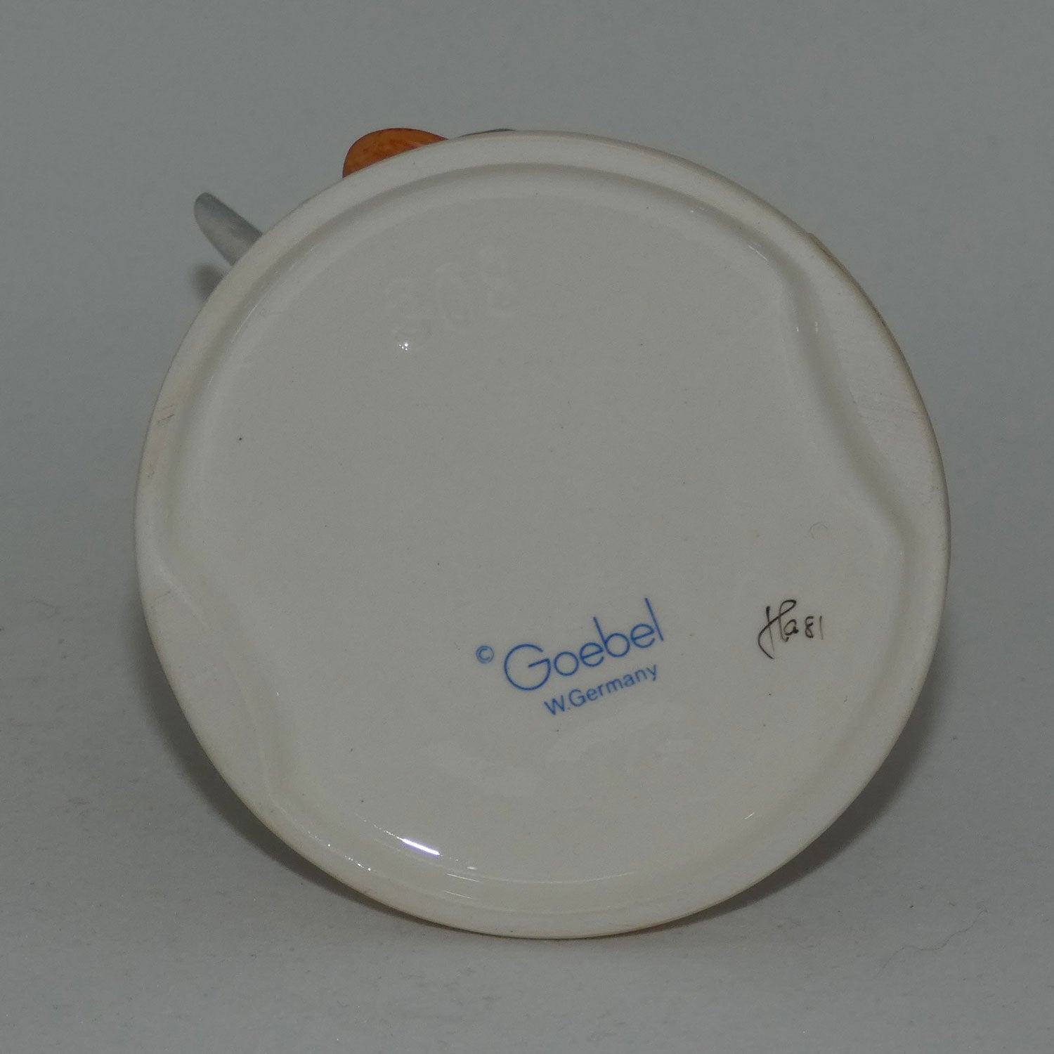 hum308-mi-hummel-figure-little-tailor