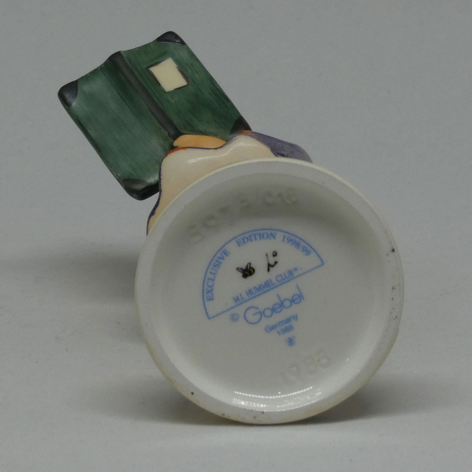 hum397-3-0-mi-hummel-figure-the-poet