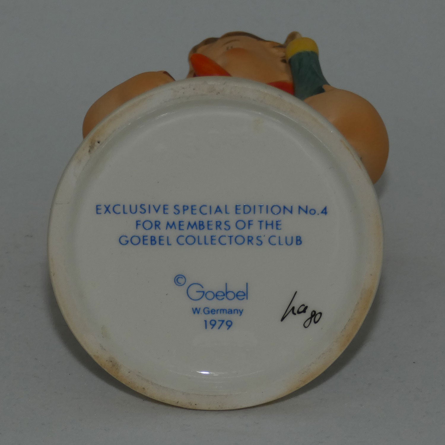 hum399-mi-hummel-figure-valentine-joy