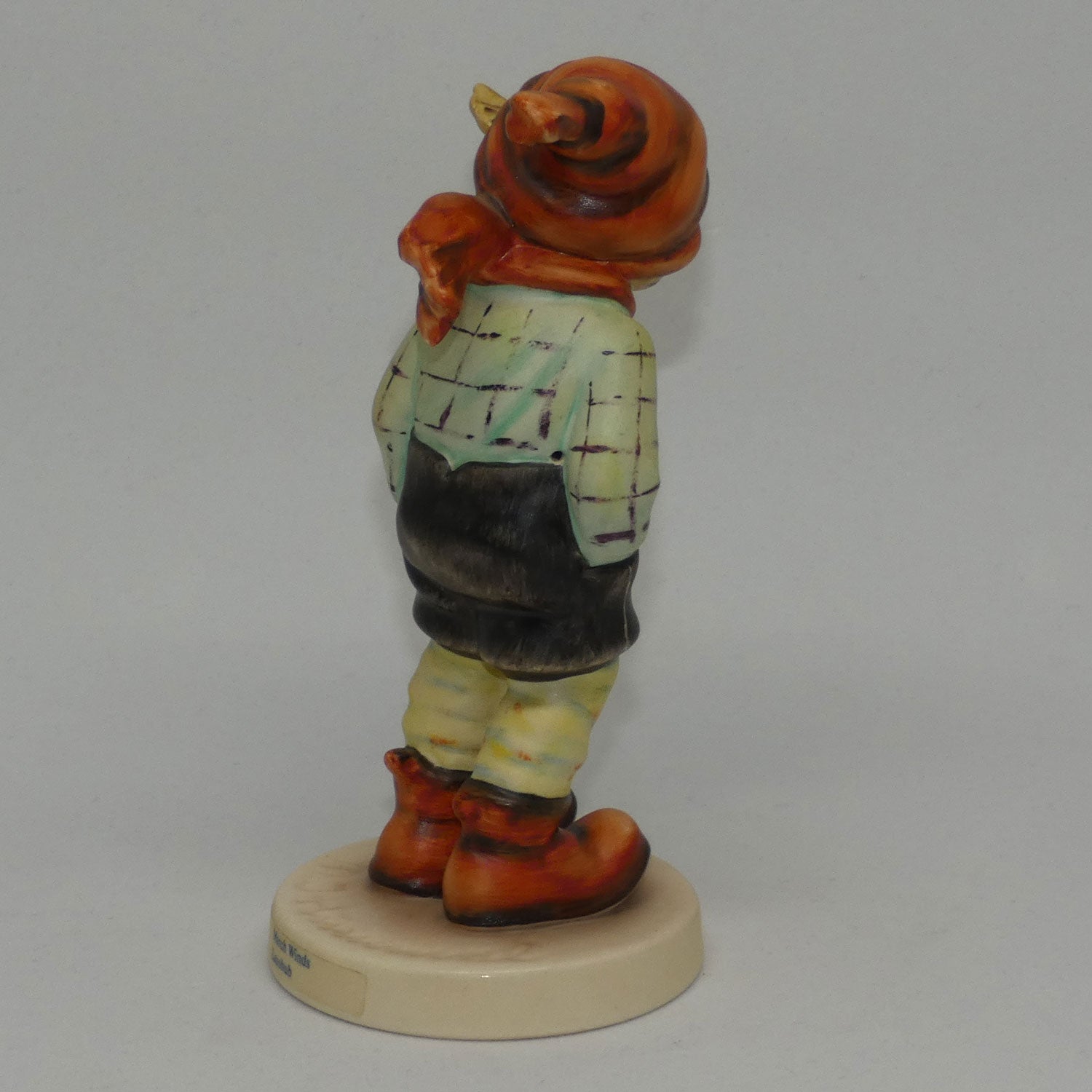 hum43-mi-hummel-figure-march-winds