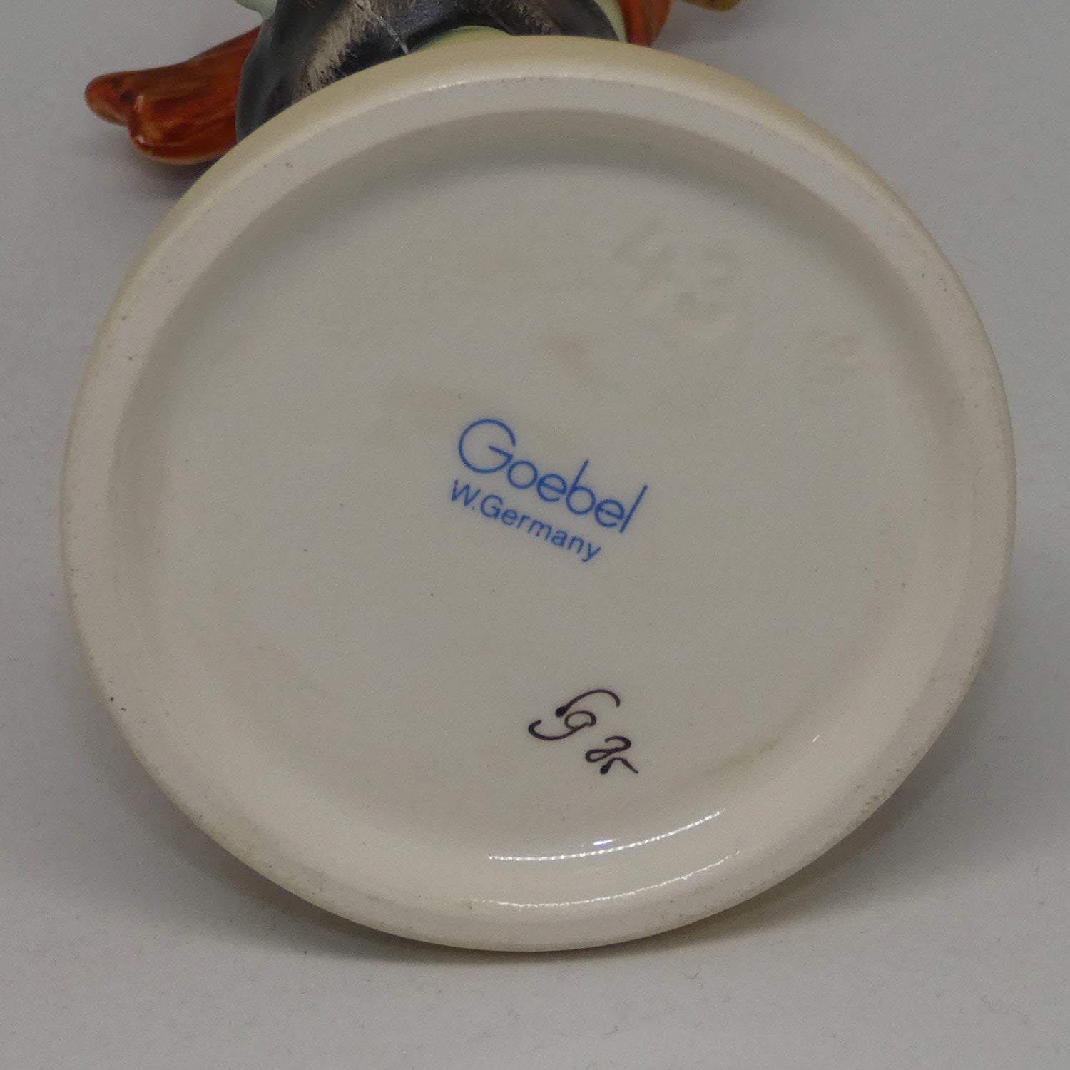 hum43-mi-hummel-figure-march-winds