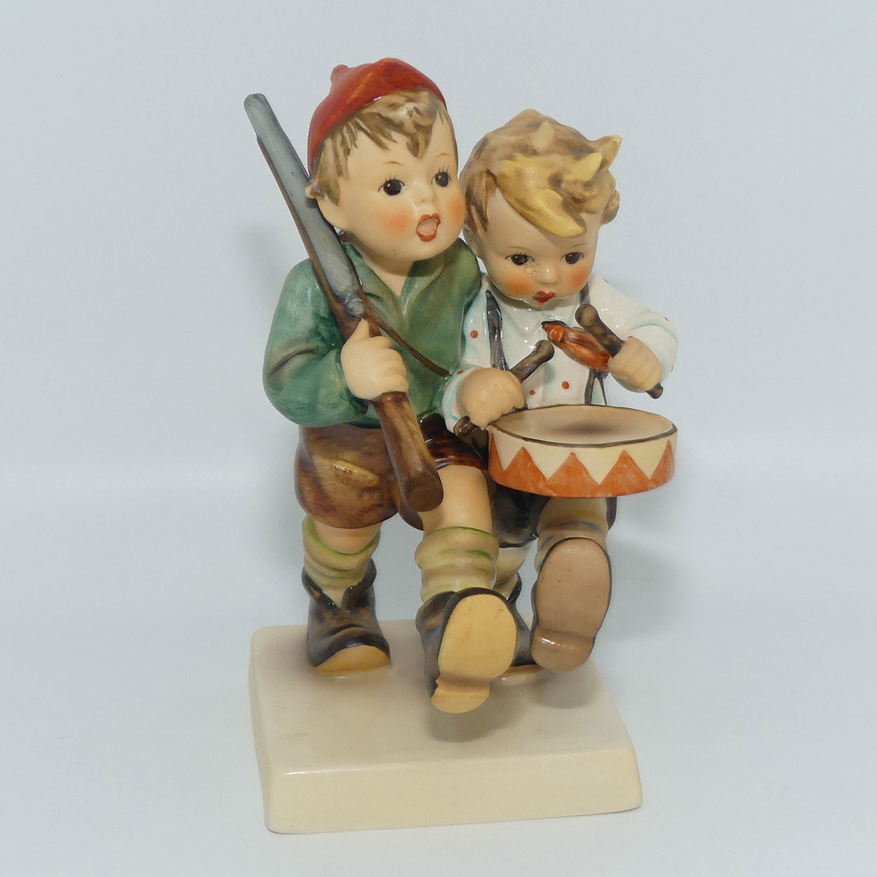 hum50-i-mi-hummel-figure-volunteers