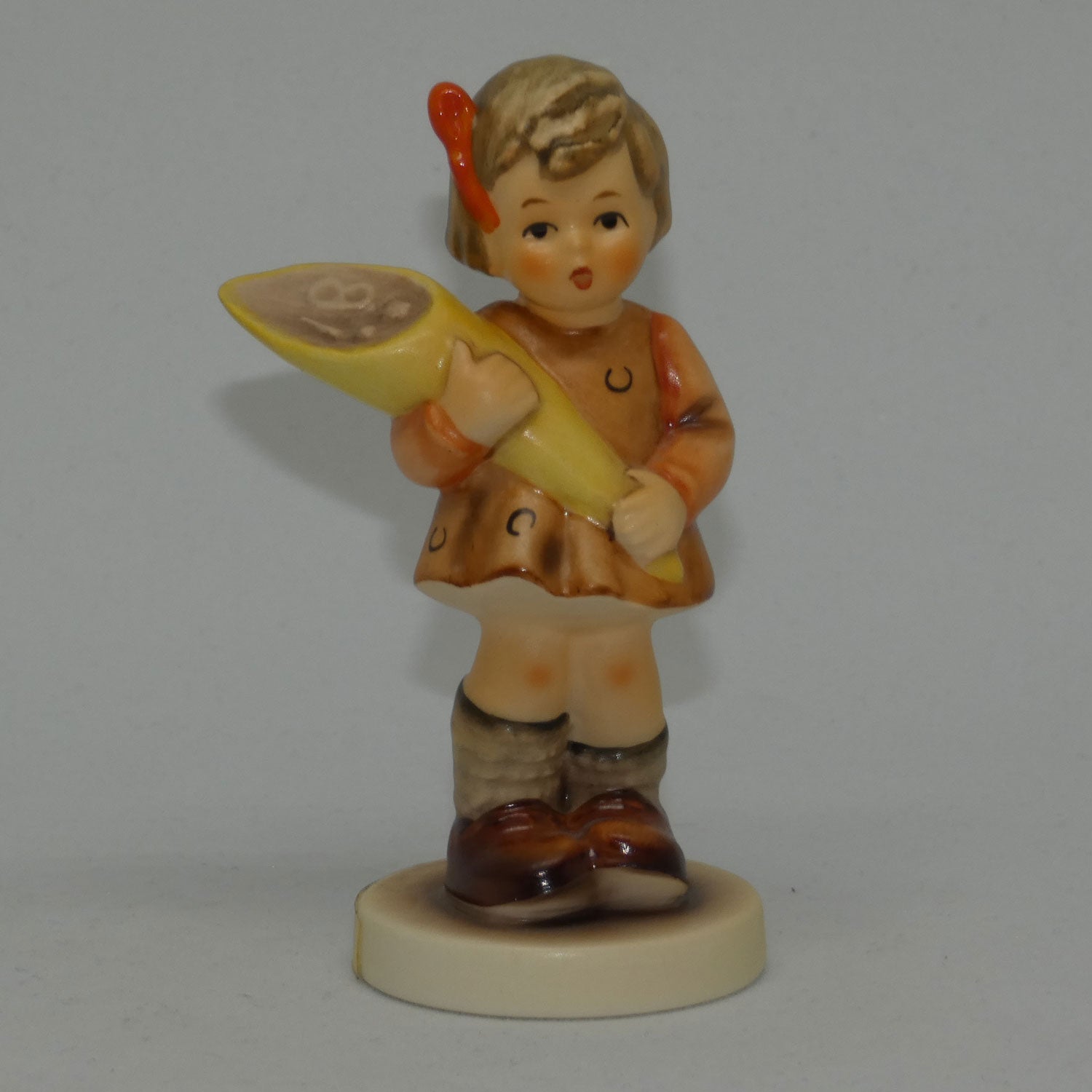 hum549-3-0-mi-hummel-figure-a-sweet-offering