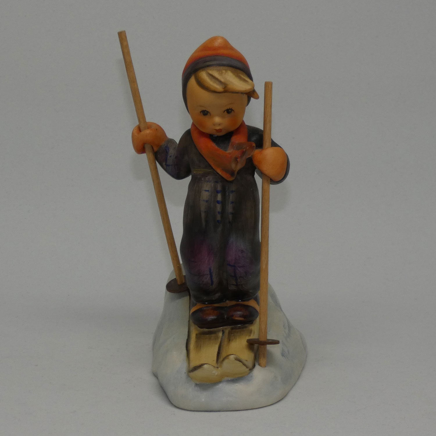 hum59-mi-hummel-figure-skier-wooden-poles