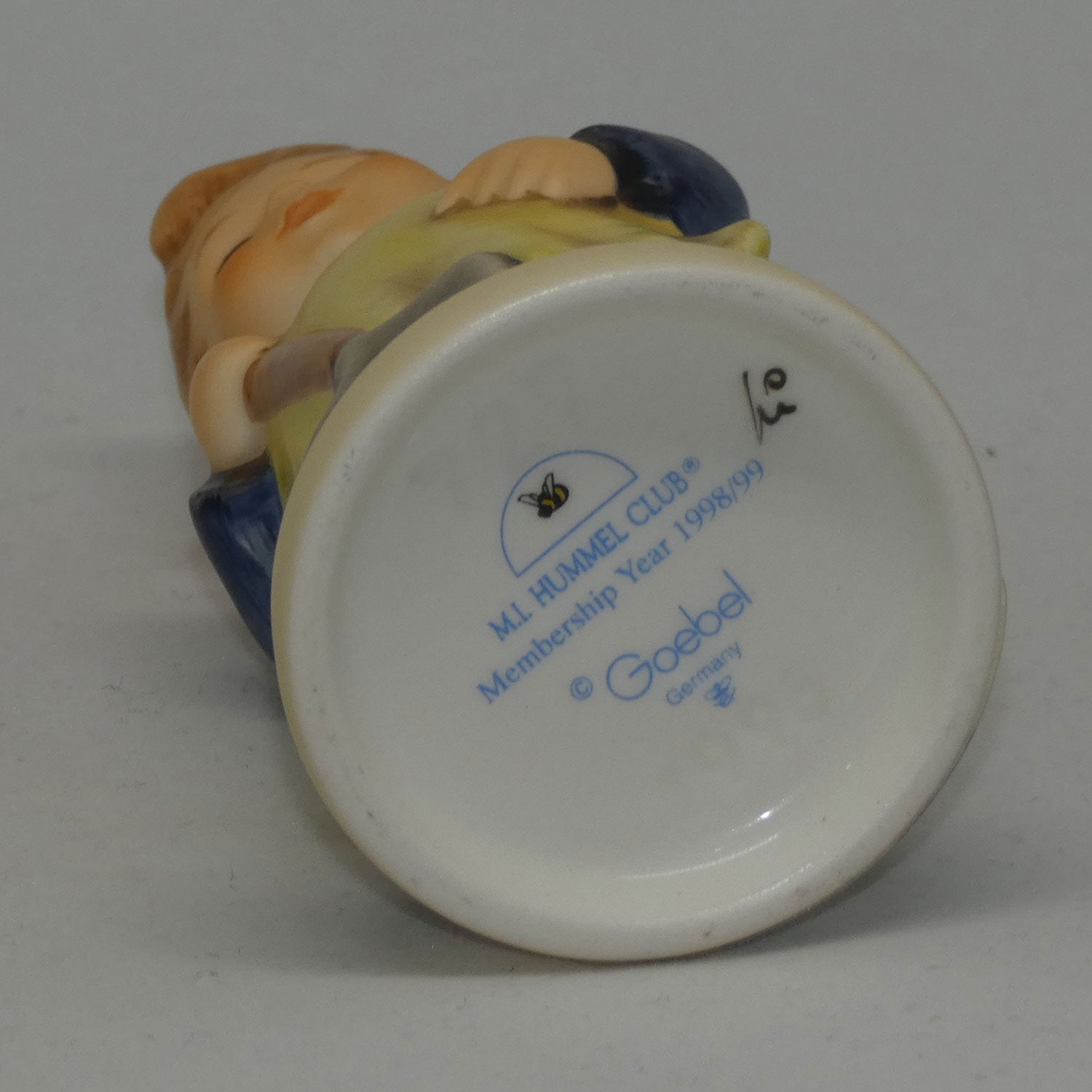 hum727-mi-hummel-figure-garden-treasures