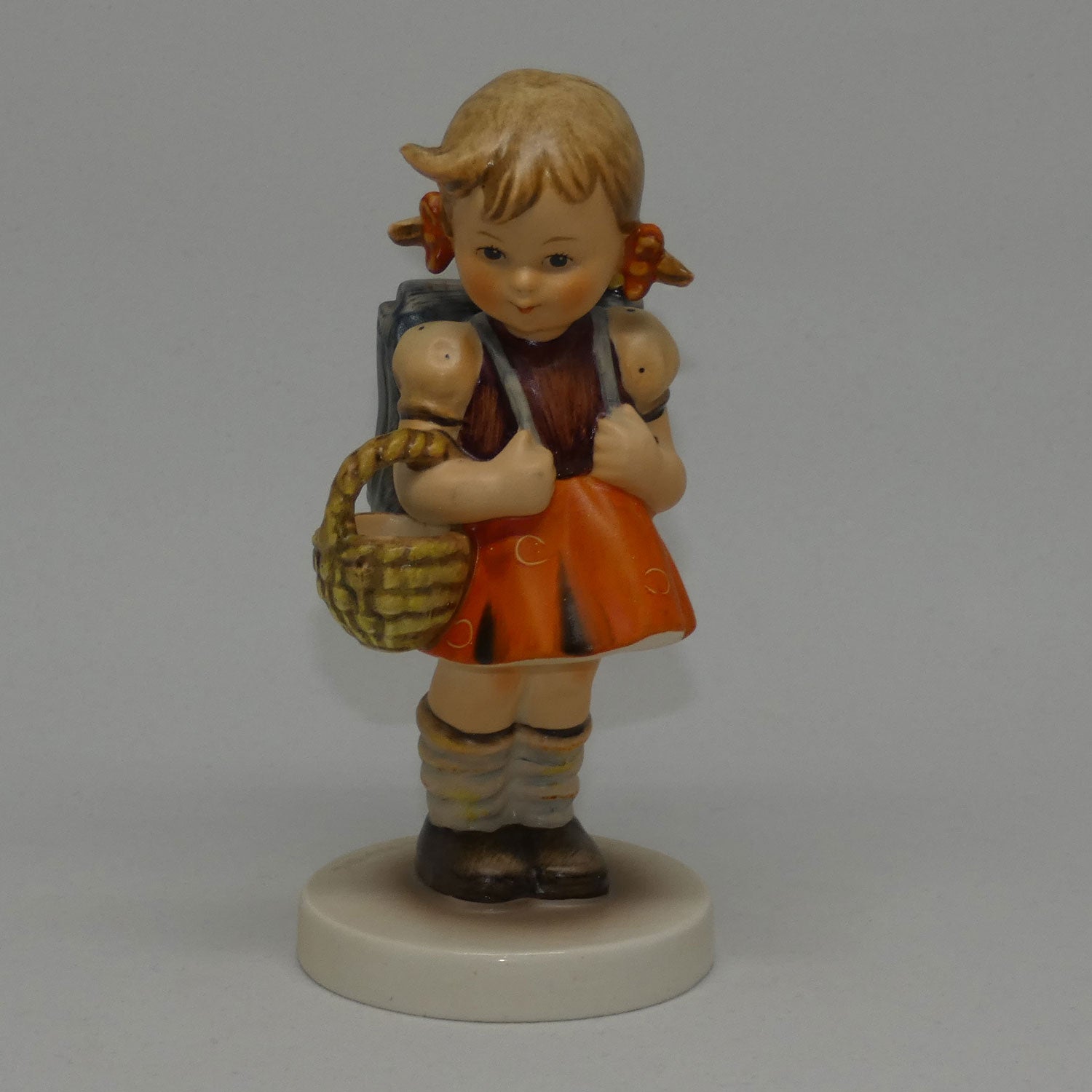 hum81-0-mi-hummel-figure-school-girl