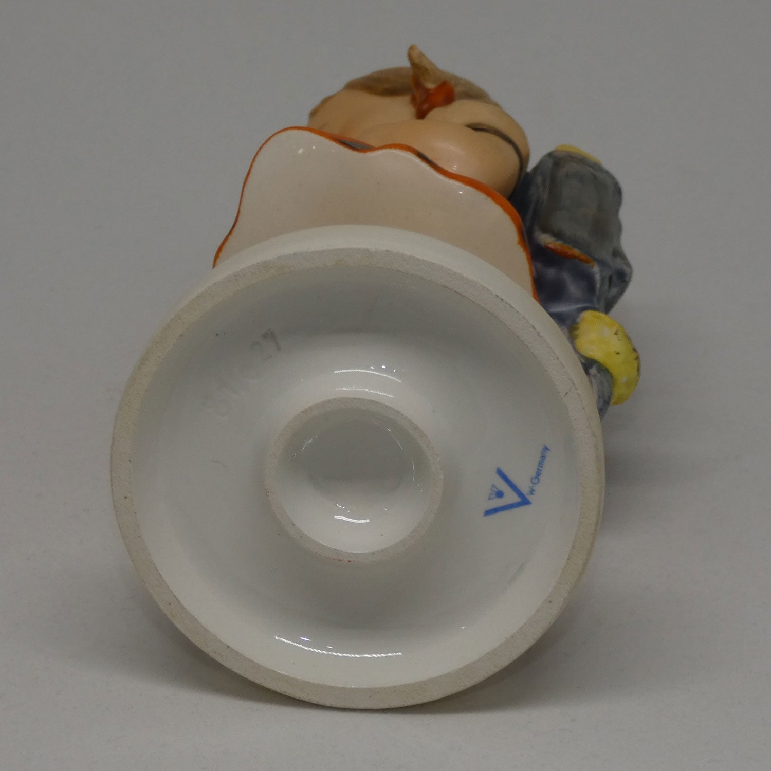 hum81-0-mi-hummel-figure-school-girl