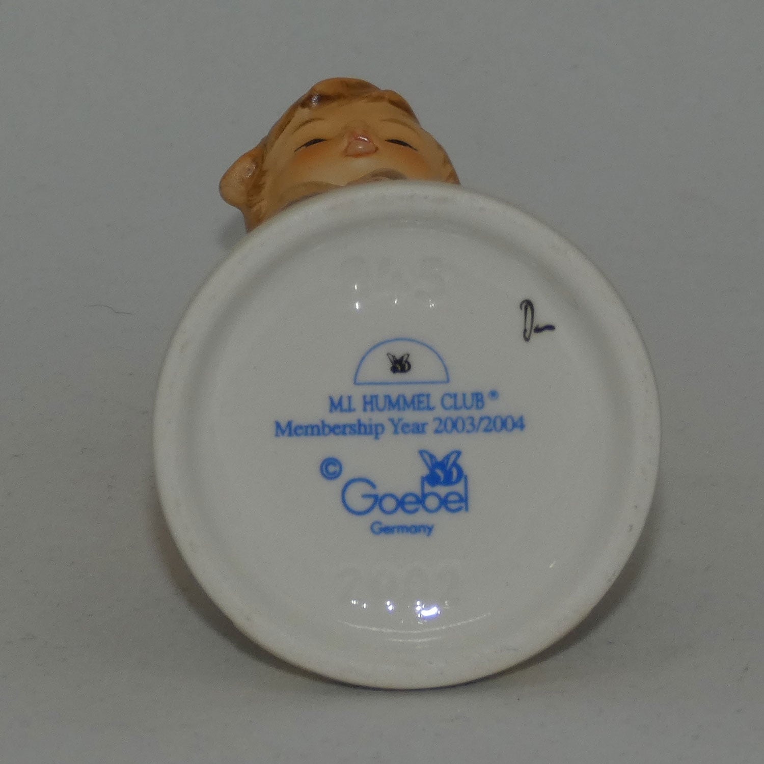 hum845-mi-hummel-figure-too-shy-to-sing