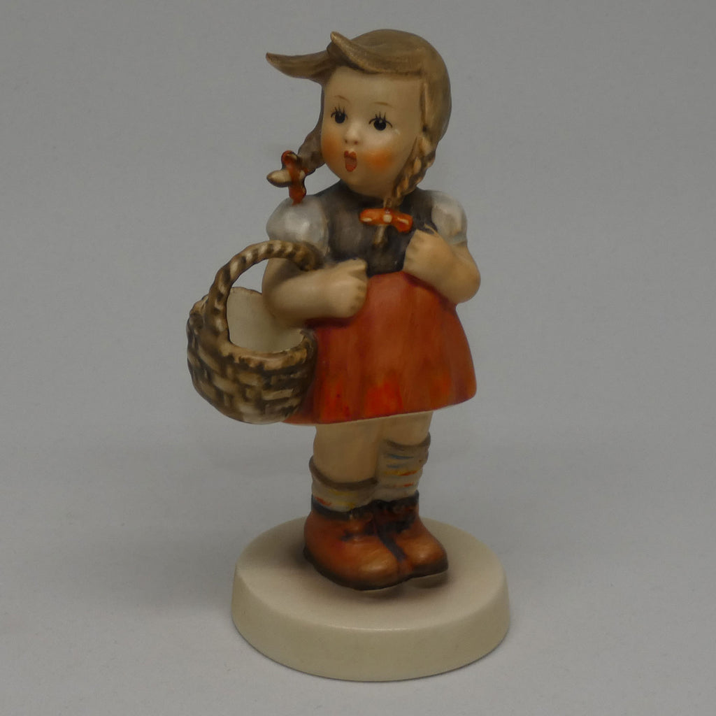 hum96-mi-hummel-figure-little-shopper-tmk4