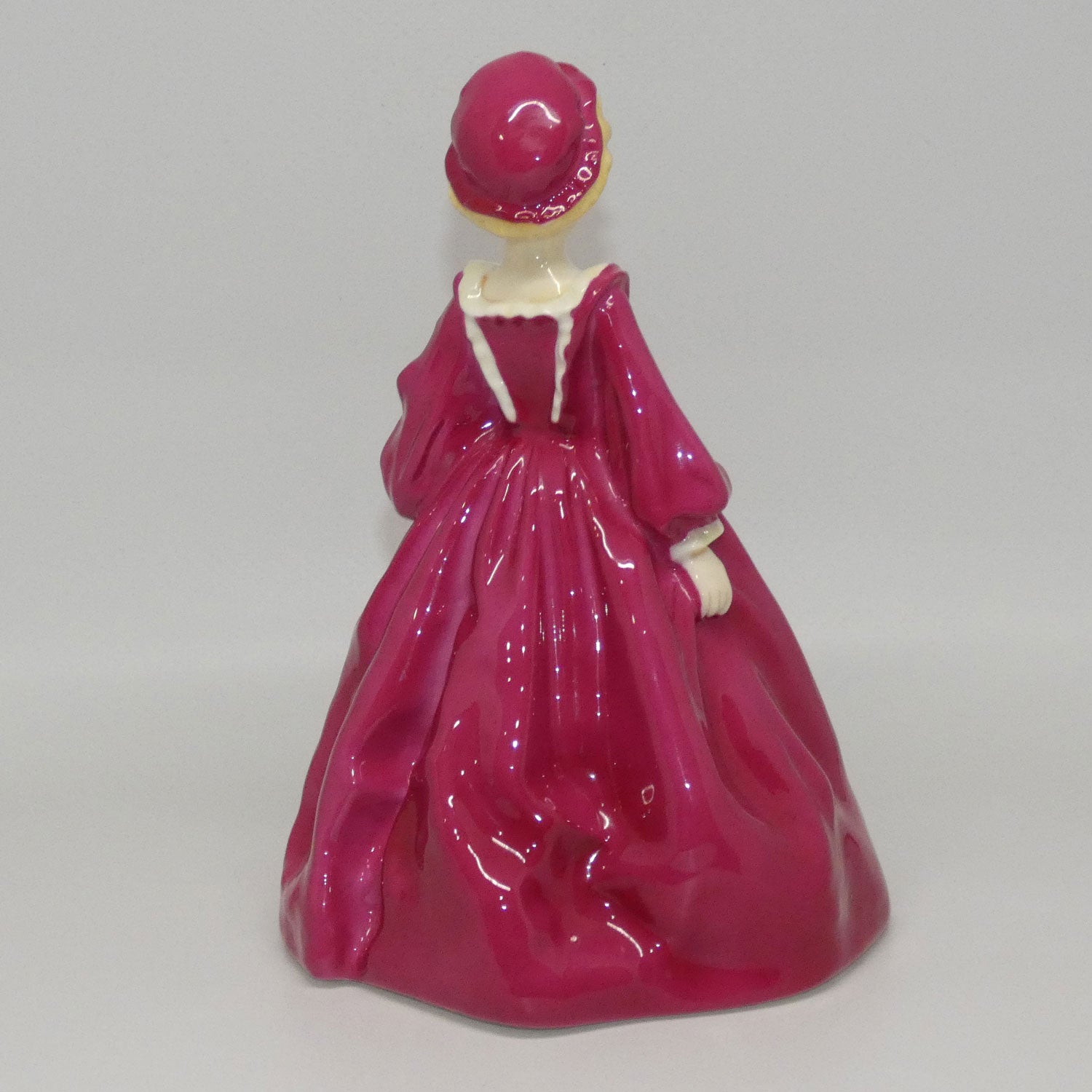rw3081-royal-worcester-grandmothers-dress-figure
