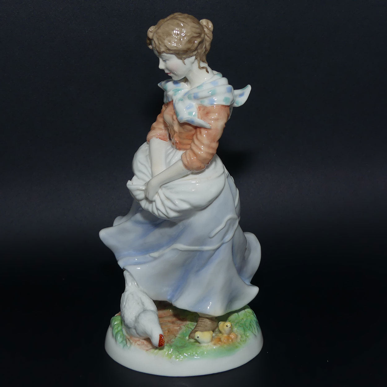 RW4373 Royal Worcester Old Country Ways figurine | A Farmer's Wife | Ltd Ed