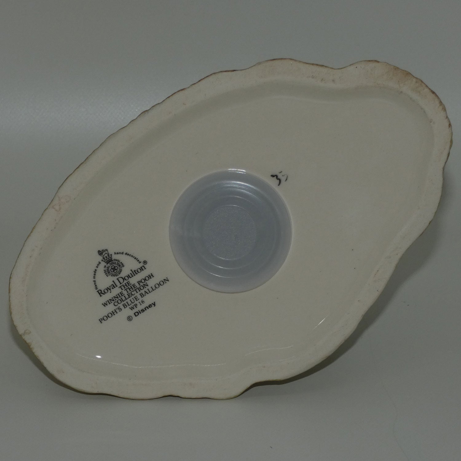 royal-doulton-winnie-the-pooh-wp16-poohs-blue-balloon-money-box