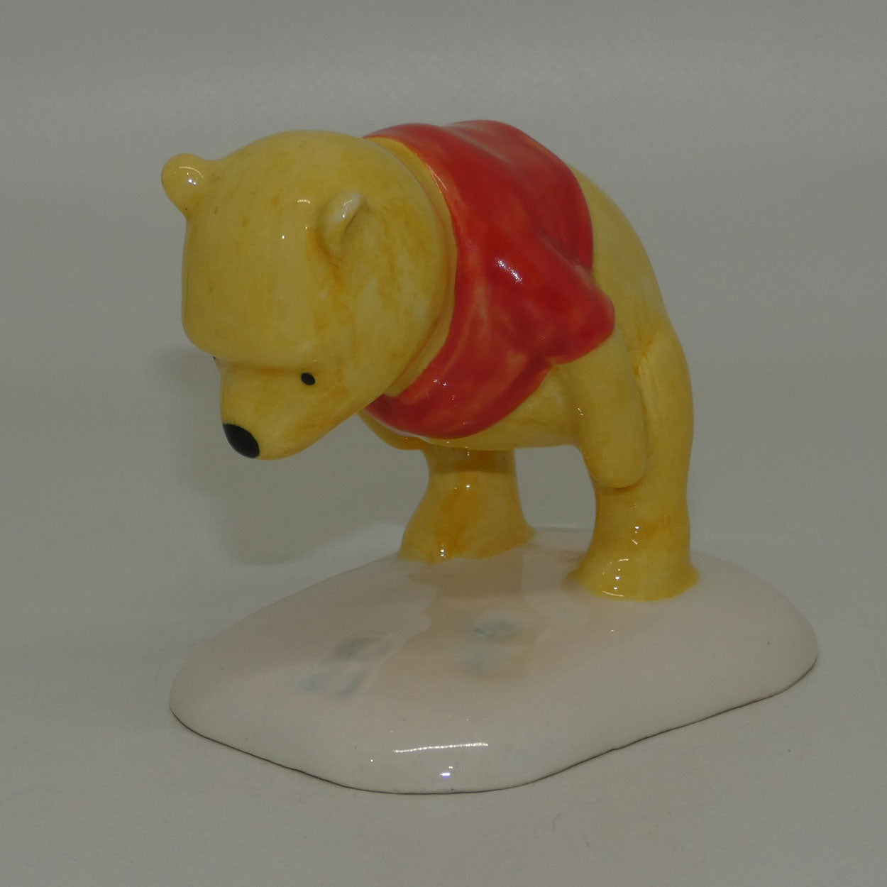 royal-doulton-winnie-the-pooh-wp3-winnie-the-pooh-and-the-paw-marks