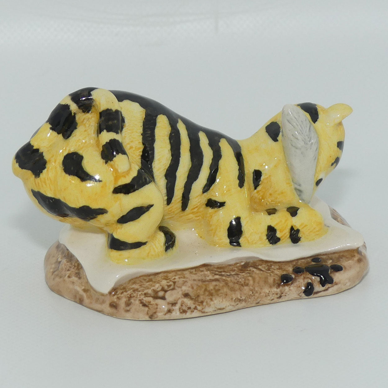 WP06 Royal Doulton Winnie the Pooh figure | Tigger signs the Rissolution 