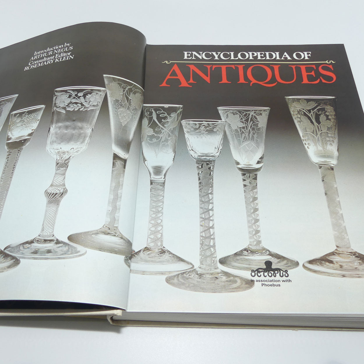Reference Book | Encyclopaedia of Antiques (used)