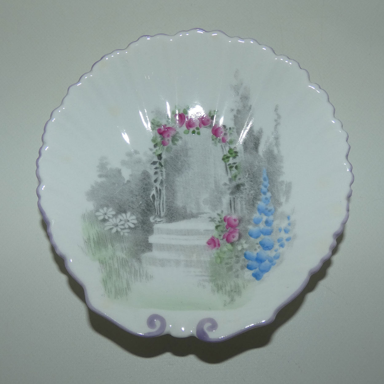 shelley-archway-of-roses-shell-shape-pin-dish