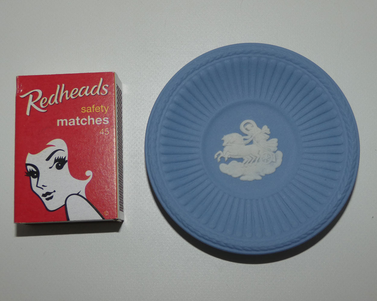 wedgwood-jasper-white-on-pale-blue-aurora-miniature-plate-7-5cm