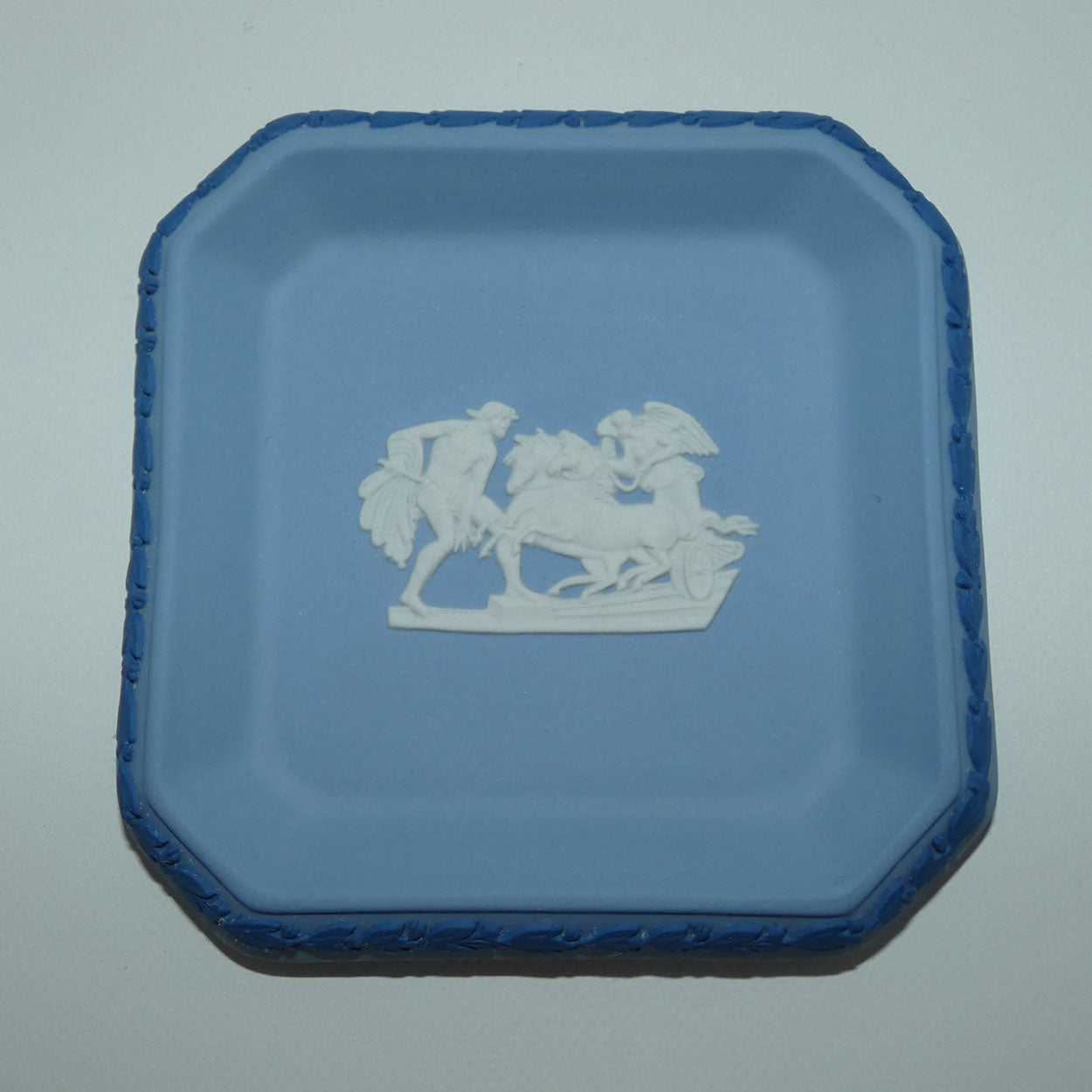 wedgwood-jasper-tri-colour-aurora-square-tray