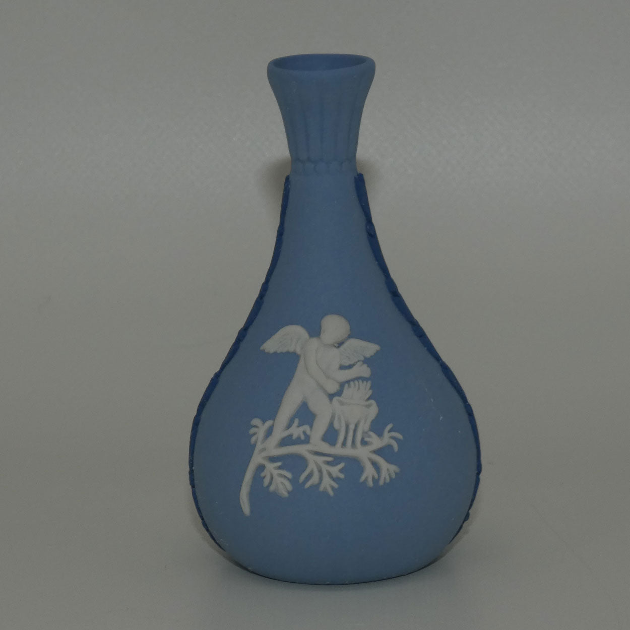 wedgwood-jasper-seasons-twcs-mini-bud-vase-autumn