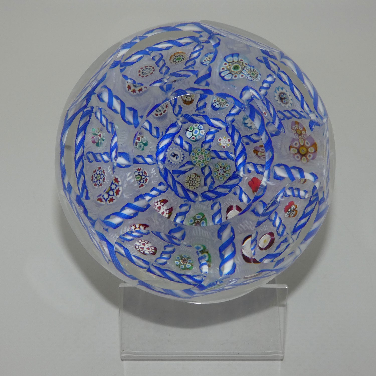 john-deacons-scotland-facetted-magnum-barbers-pole-paperweight