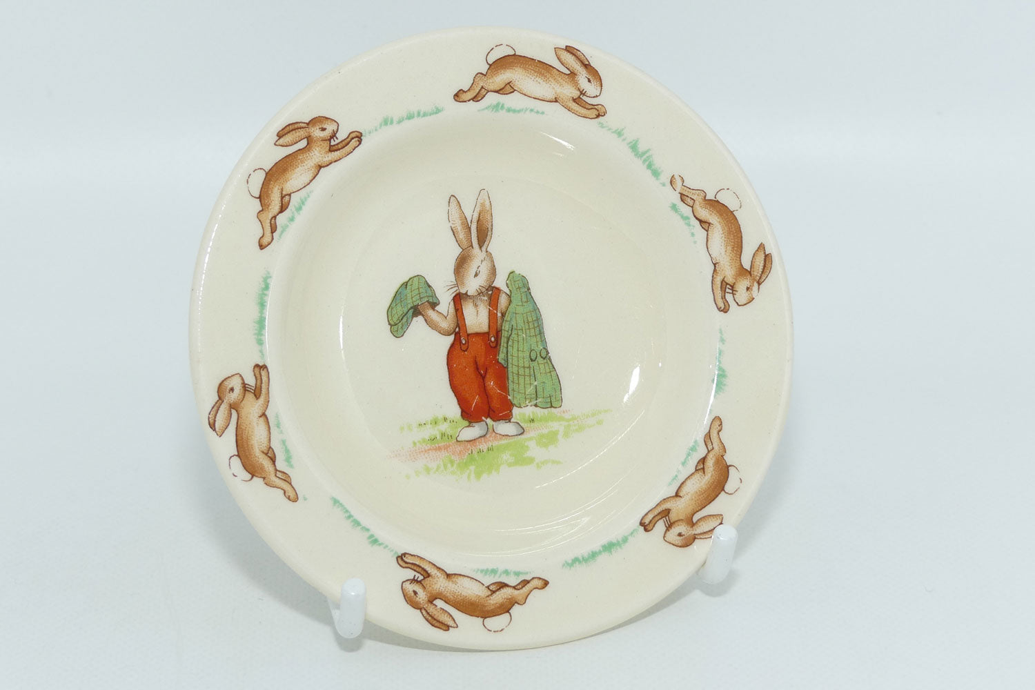 royal-doulton-bunnykins-tableware-holding-hat-and-coat-beaker-cover