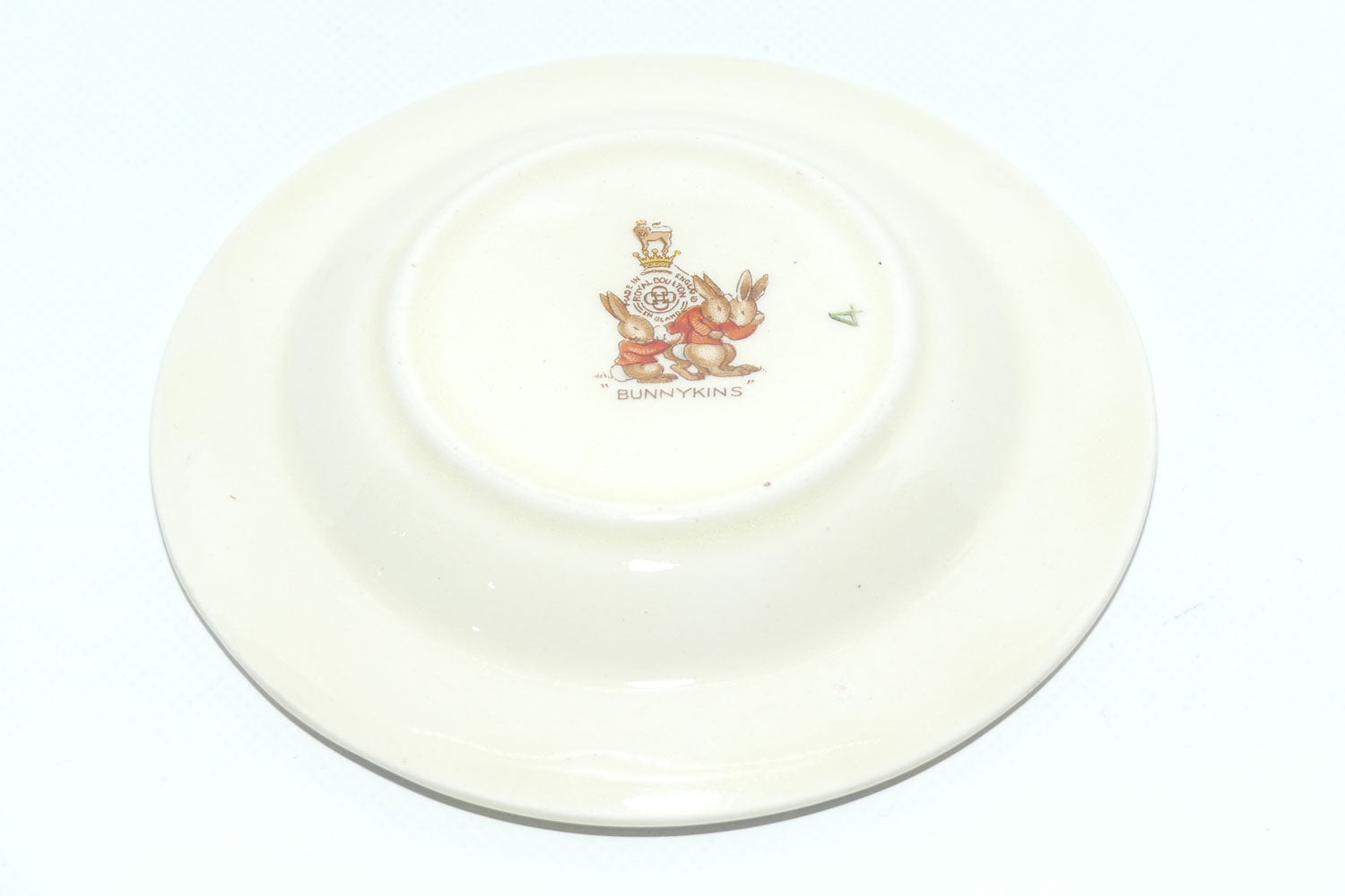royal-doulton-bunnykins-tableware-holding-hat-and-coat-beaker-cover