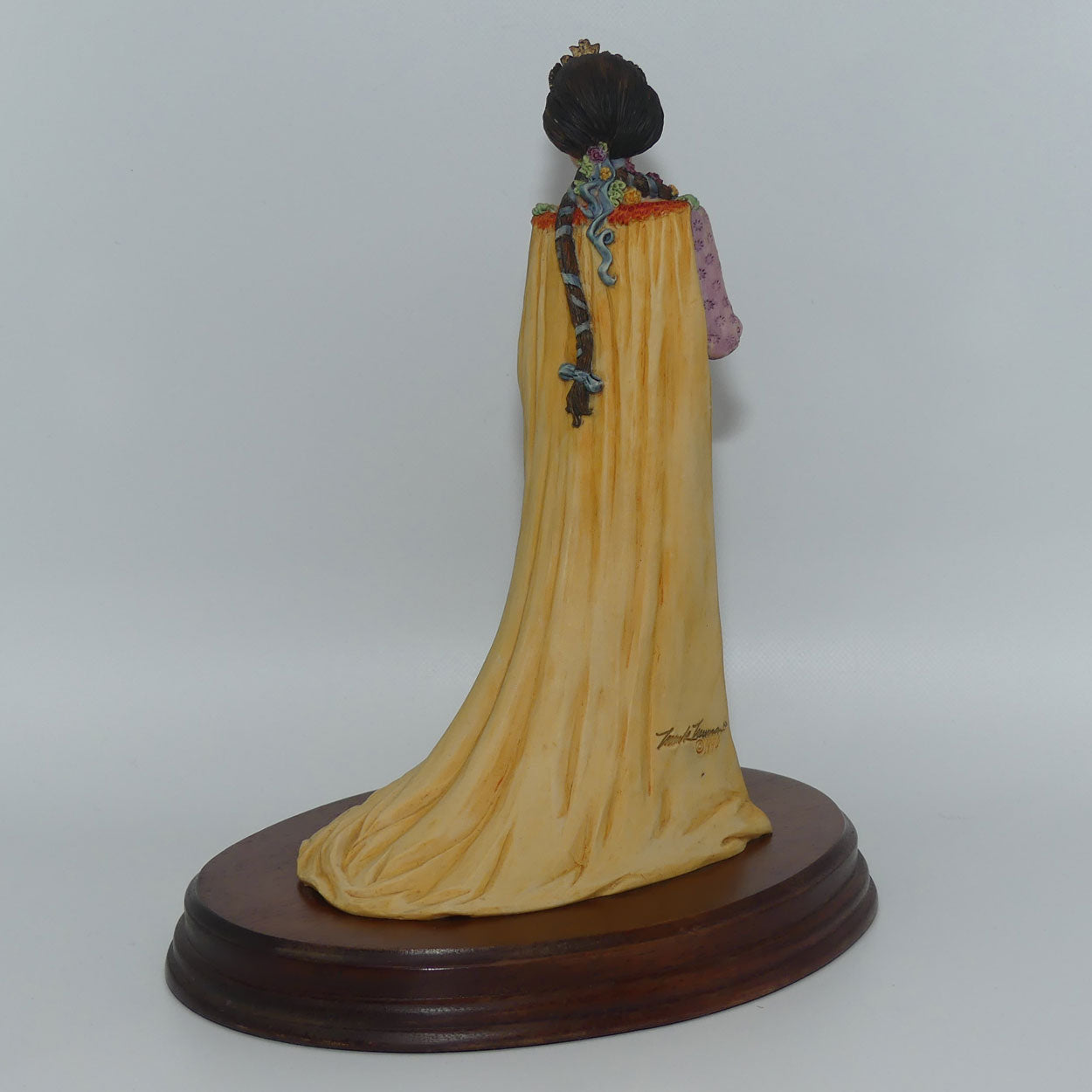 border-fine-arts-scotland-legend-of-king-arthur-figurine-ka02-guinevere