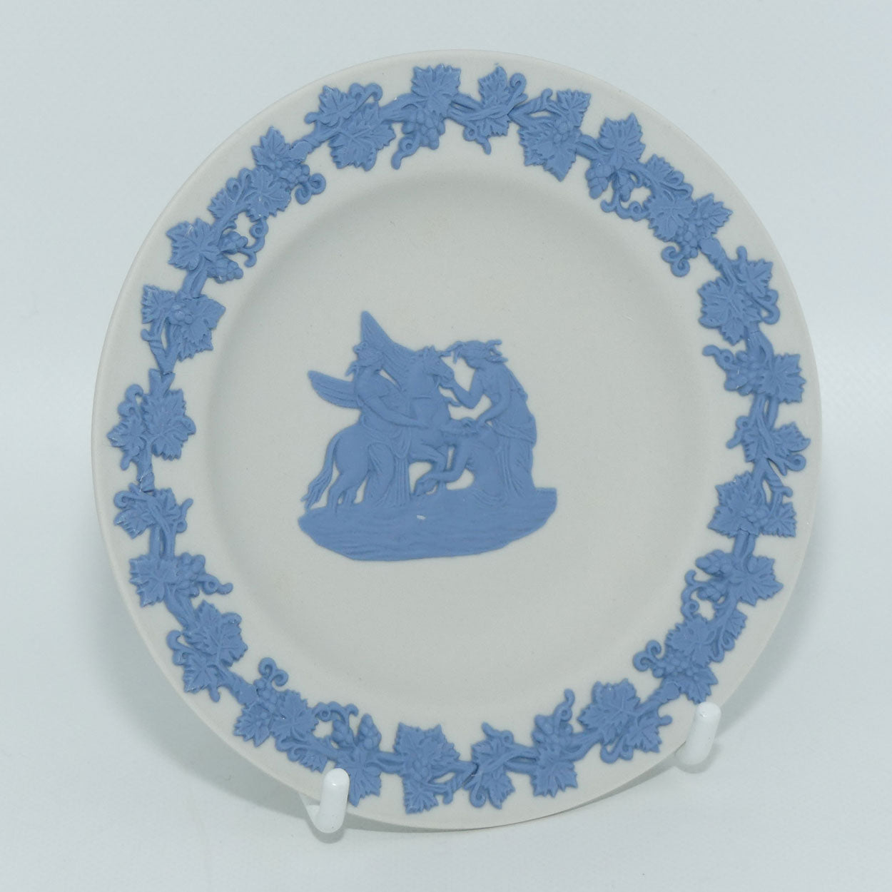 wedgwood-jasper-pale-blue-on-white-maidens-watering-pegasus-boxed