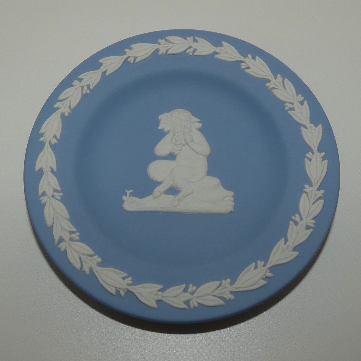 wedgwood-jasper-bacchanalian-boys-miniature-plate-4