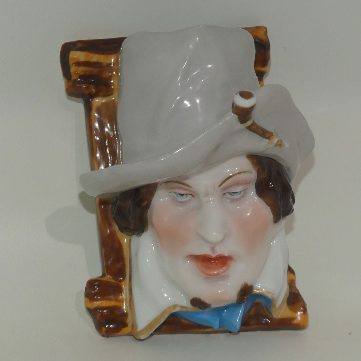 german-cavalier-bust-wall-pocket