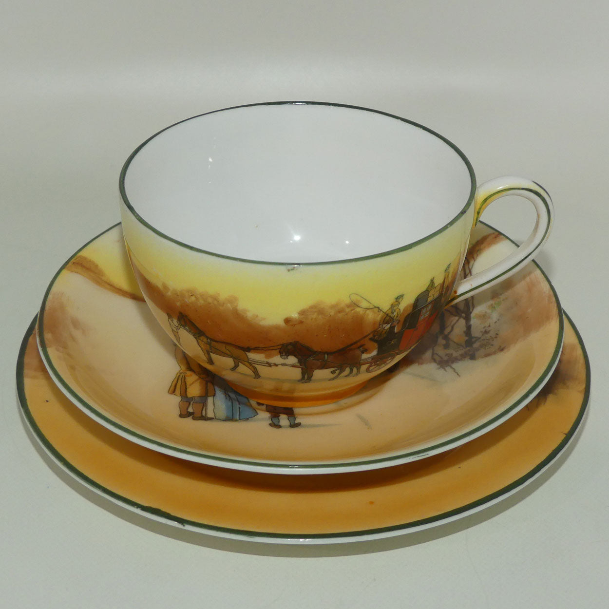 royal-doulton-coaching-days-cecil-shape-trio-e3804-round-plate-3