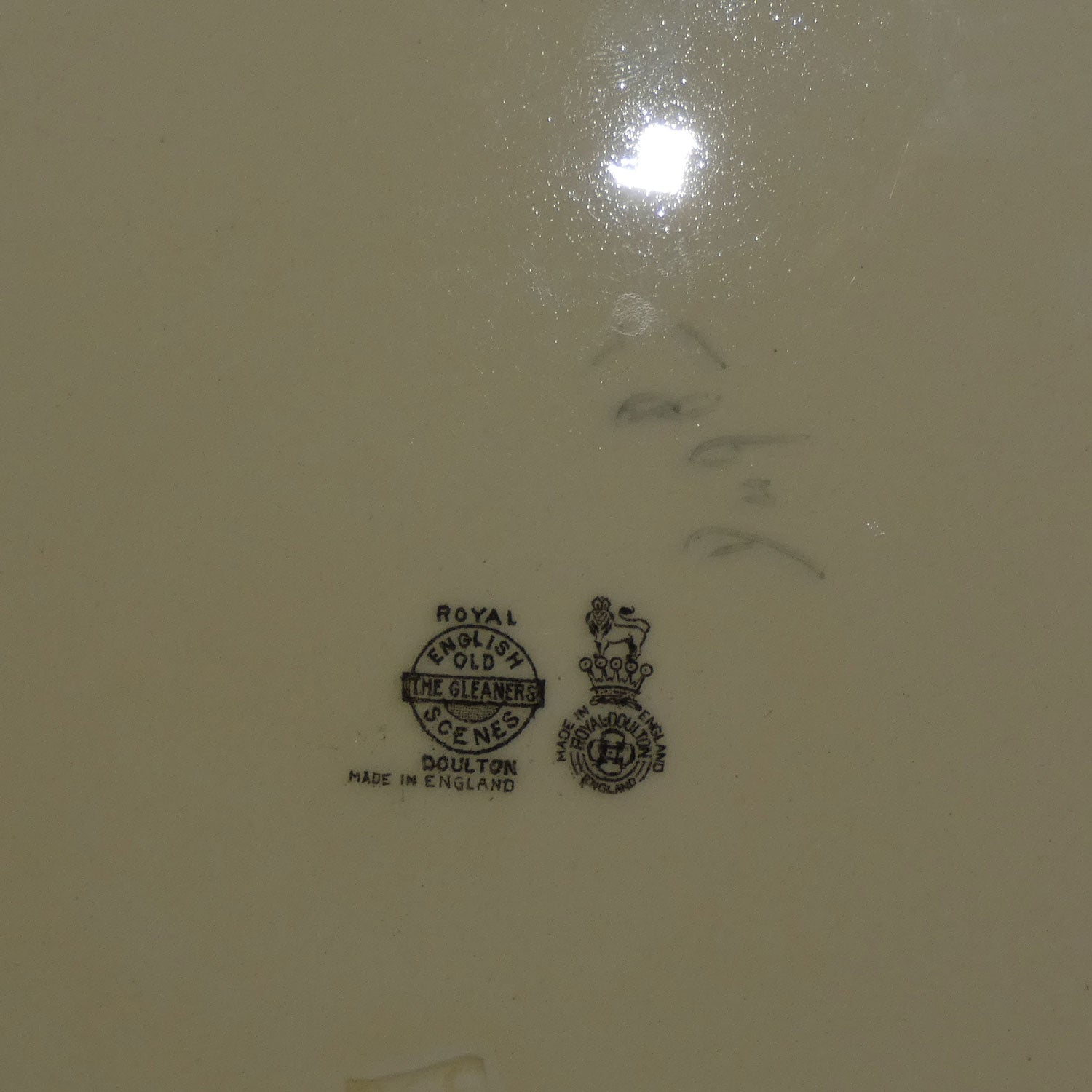 royal-doulton-gleaners-and-gypsies-charger-foliage-border-d4983