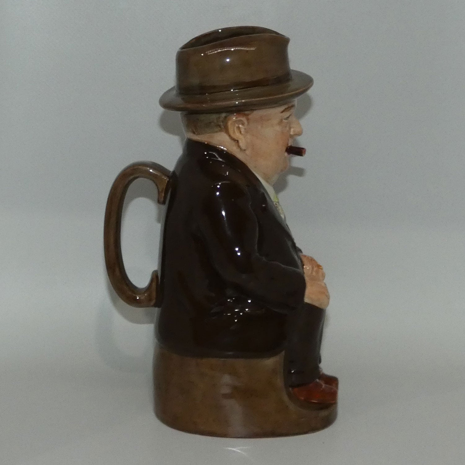 d-royal-doulton-toby-jug-cliff-cornell-brown-coat