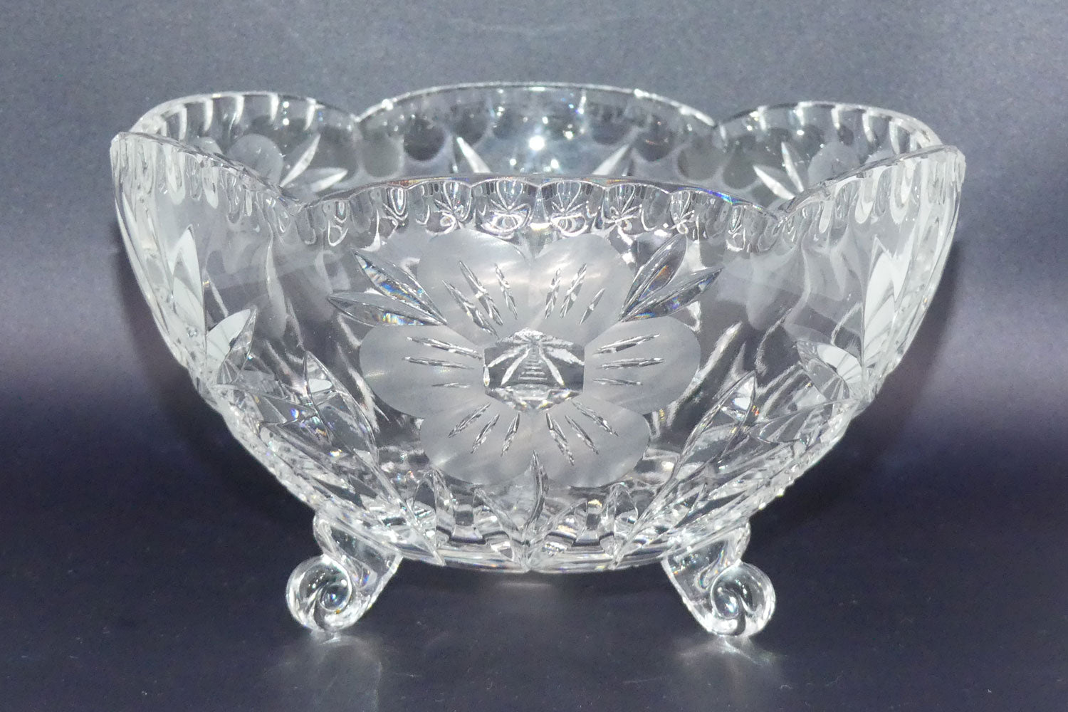 vintage-crystal-floral-pattern-tri-footed-bowl-wavy-rim
