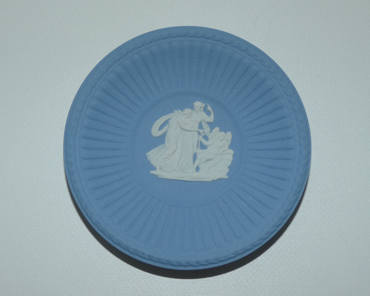 wedgwood-jasper-white-on-pale-blue-cupid-asleep-tiny-plate-7-5cm