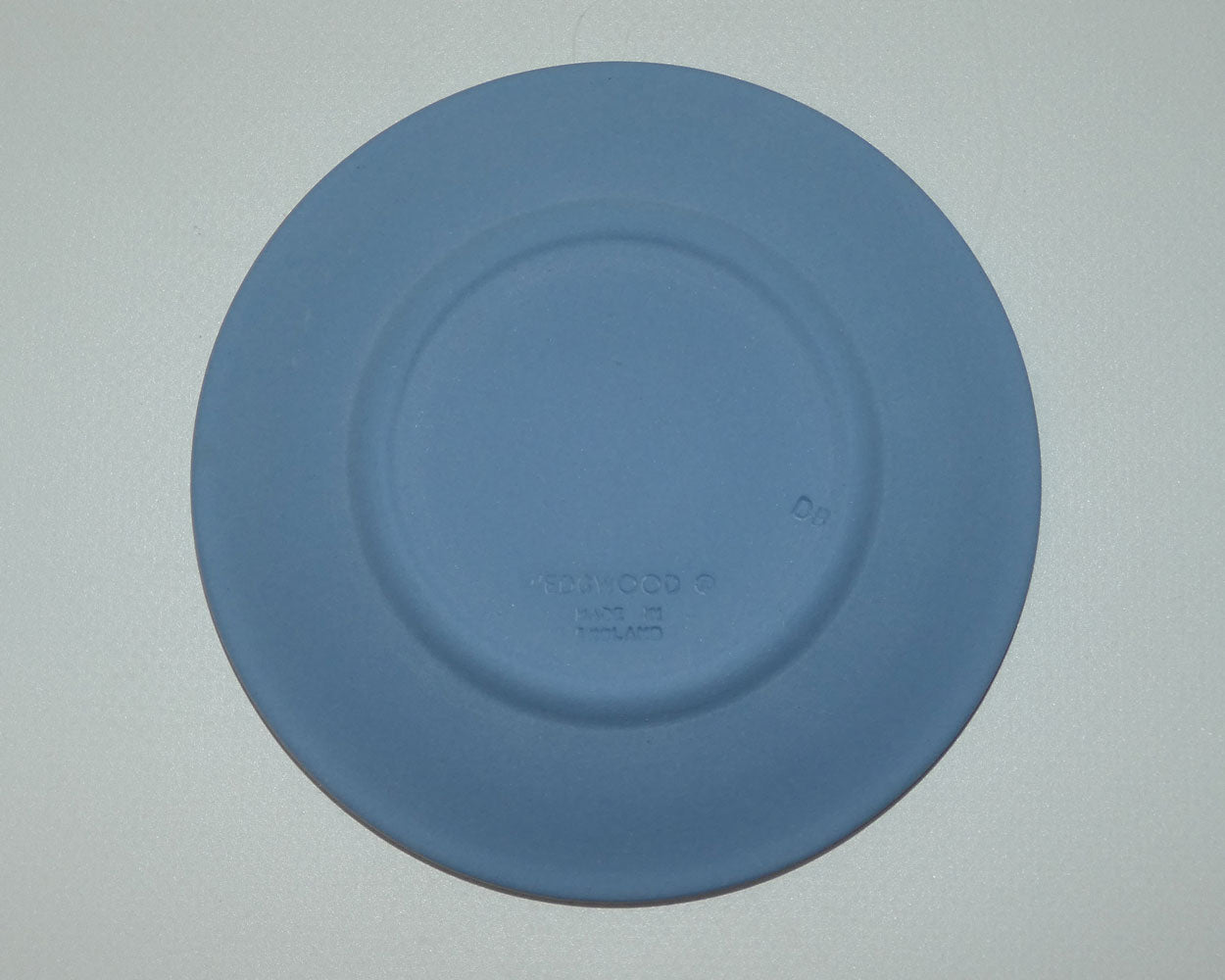 wedgwood-jasper-white-on-pale-blue-cupid-asleep-tiny-plate-7-5cm