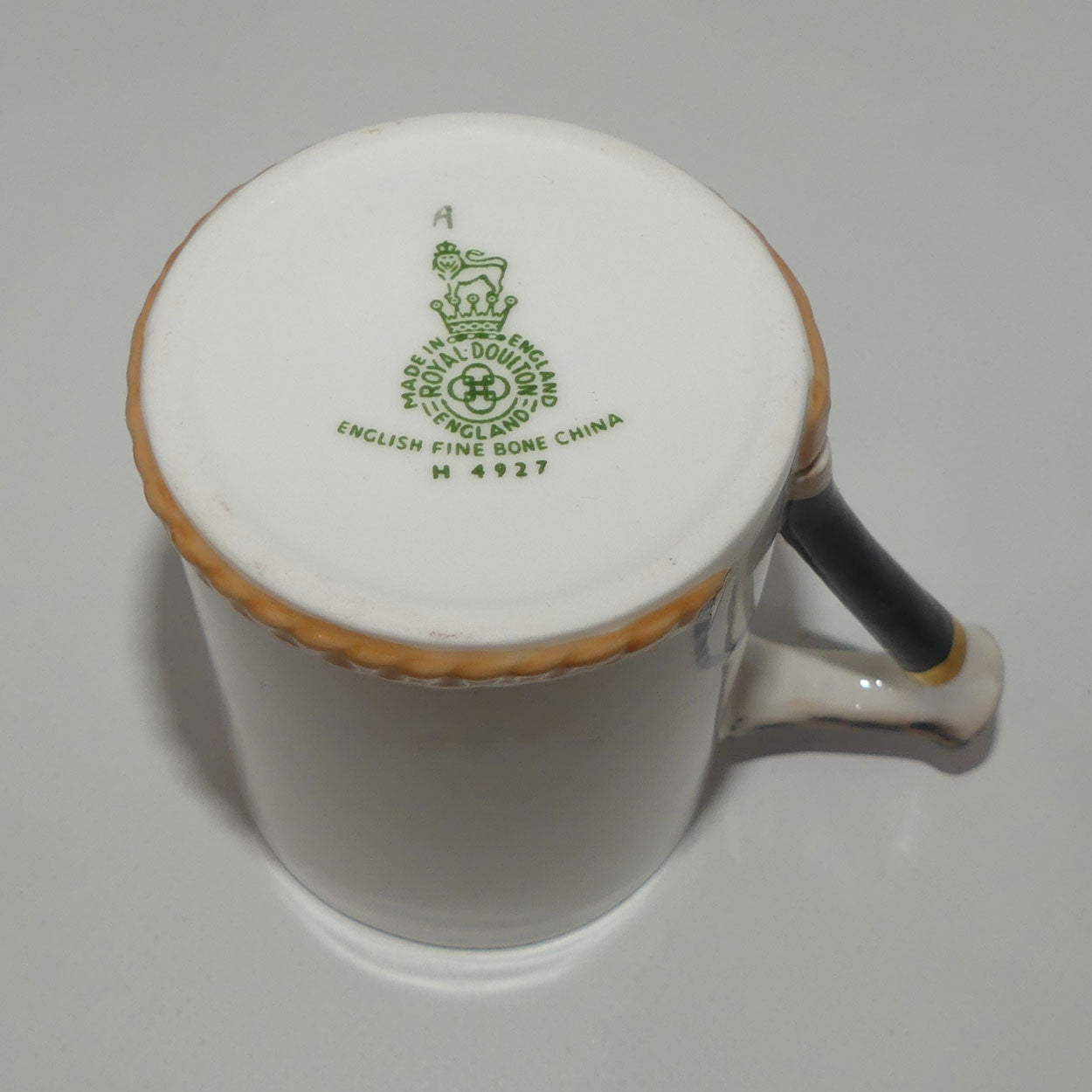 royal-doulton-reynard-the-fox-coffee-cup-and-saucer-h4927-fox-lying