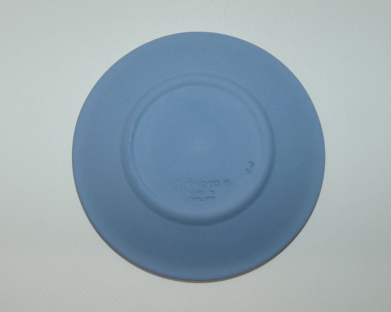 wedgwood-jasper-white-on-pale-blue-floral-girl-tiny-plate-7-5cm