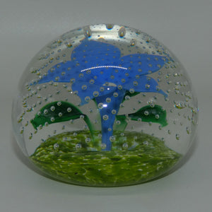 john-deacons-scotland-flower-in-the-rain-paperweight-magnum-1