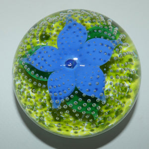 john-deacons-scotland-flower-in-the-rain-paperweight-magnum-1