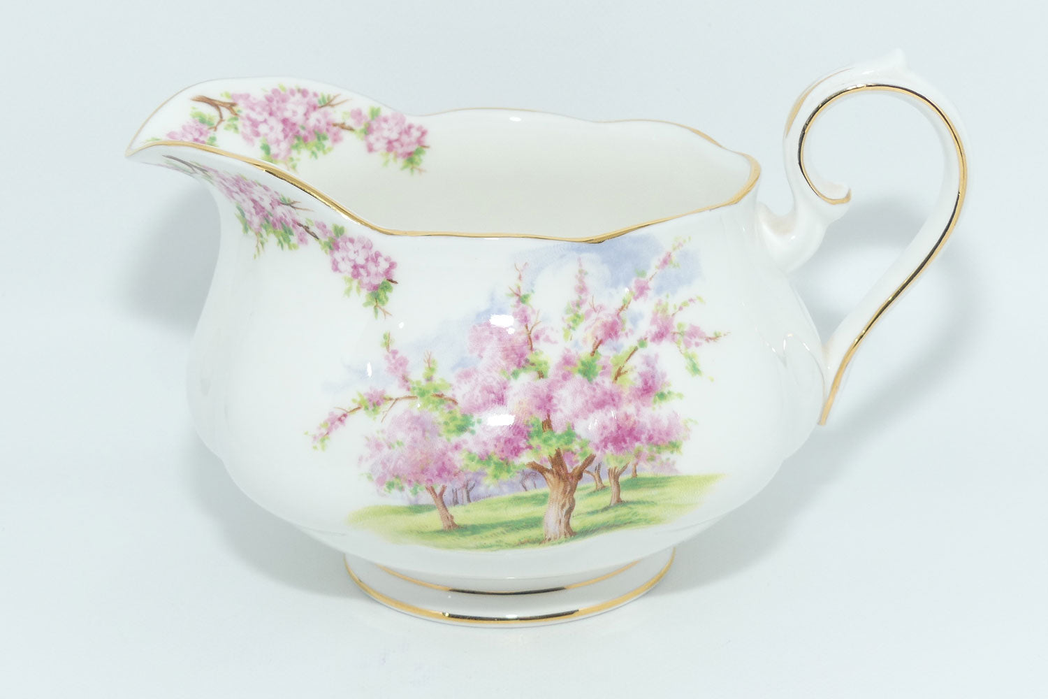 royal-albert-england-blossom-time-gravy-boat-and-underplate
