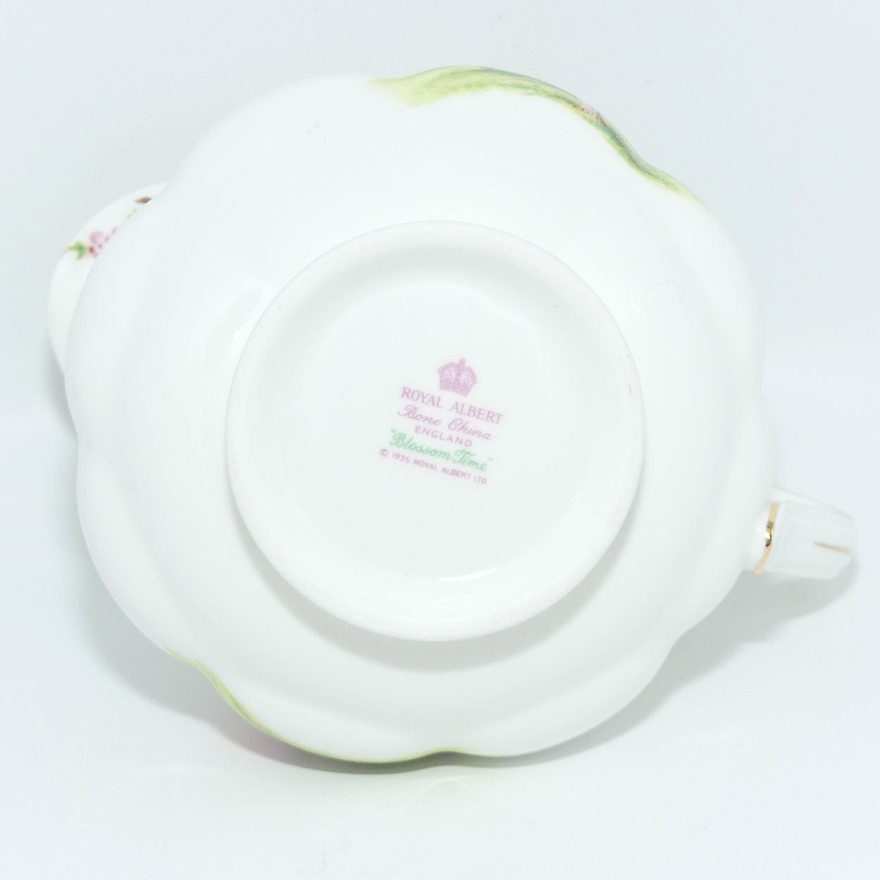 royal-albert-england-blossom-time-gravy-boat-and-underplate