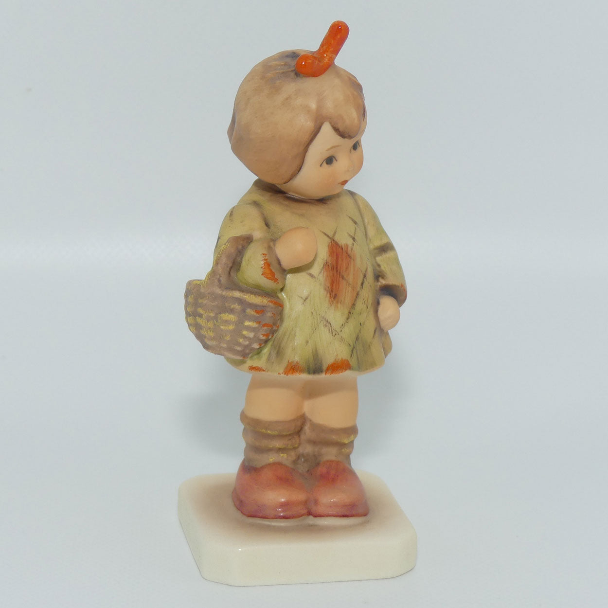 HUM0479 MI Hummel figure I Brought You a Gift | TMK6 | #2