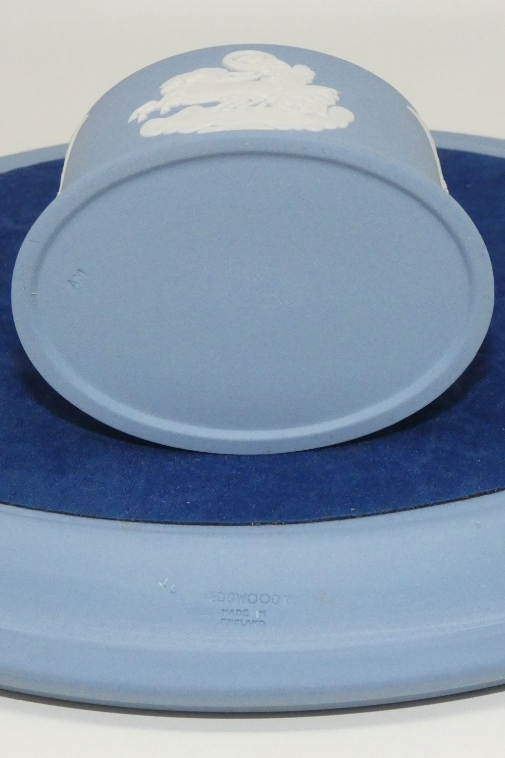 wedgwood-jasper-white-on-blue-homer-inkpot-and-stand