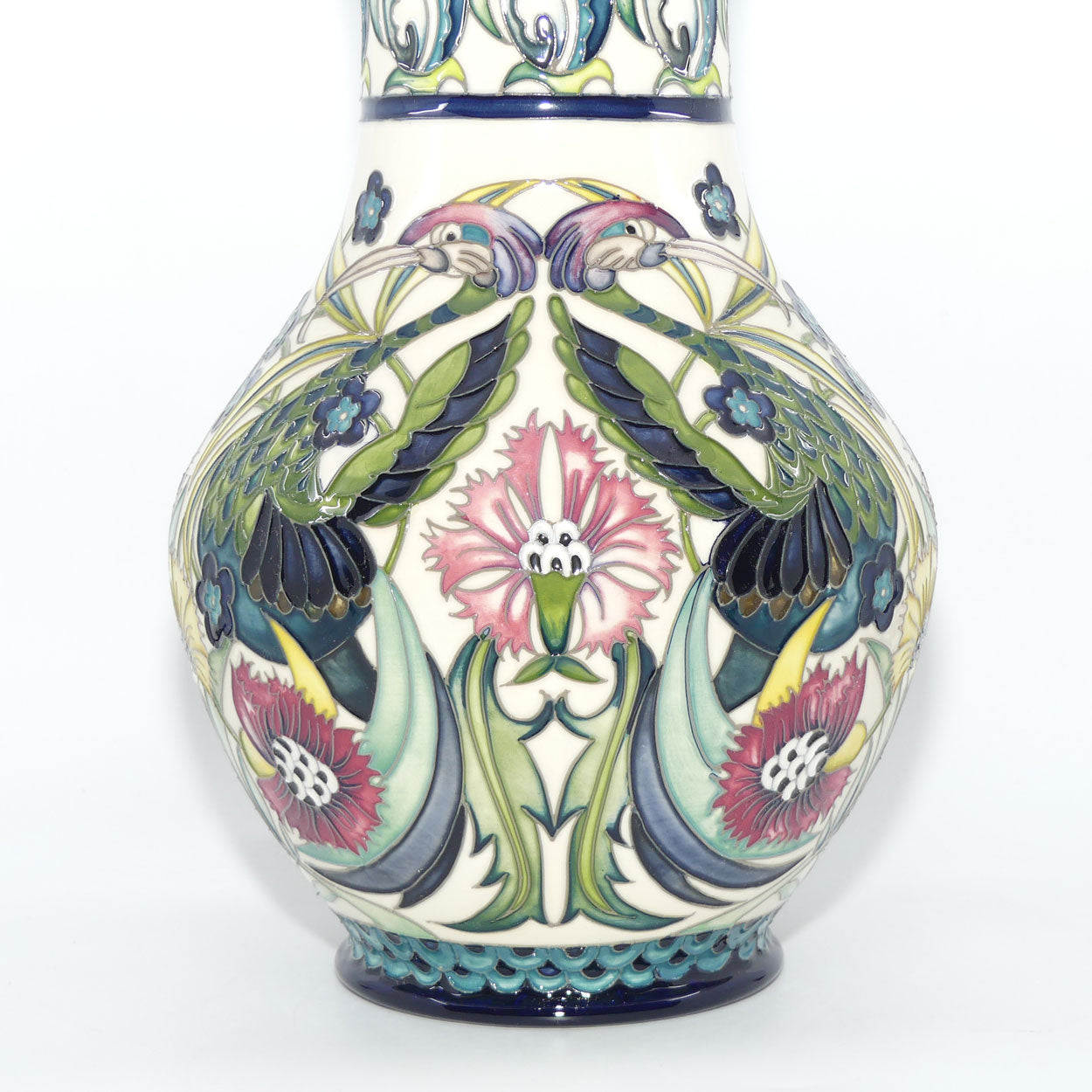 Moorcroft Pottery | Iznik vase | Shape 49/13 | Limited Edition of 50 pieces | William De Morgan collection