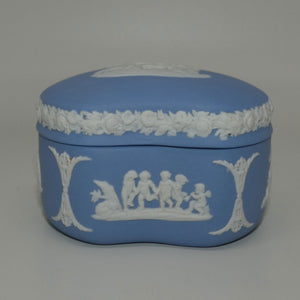 wedgwood-jasper-white-on-pale-blue-maidens-bean-shape-trinket