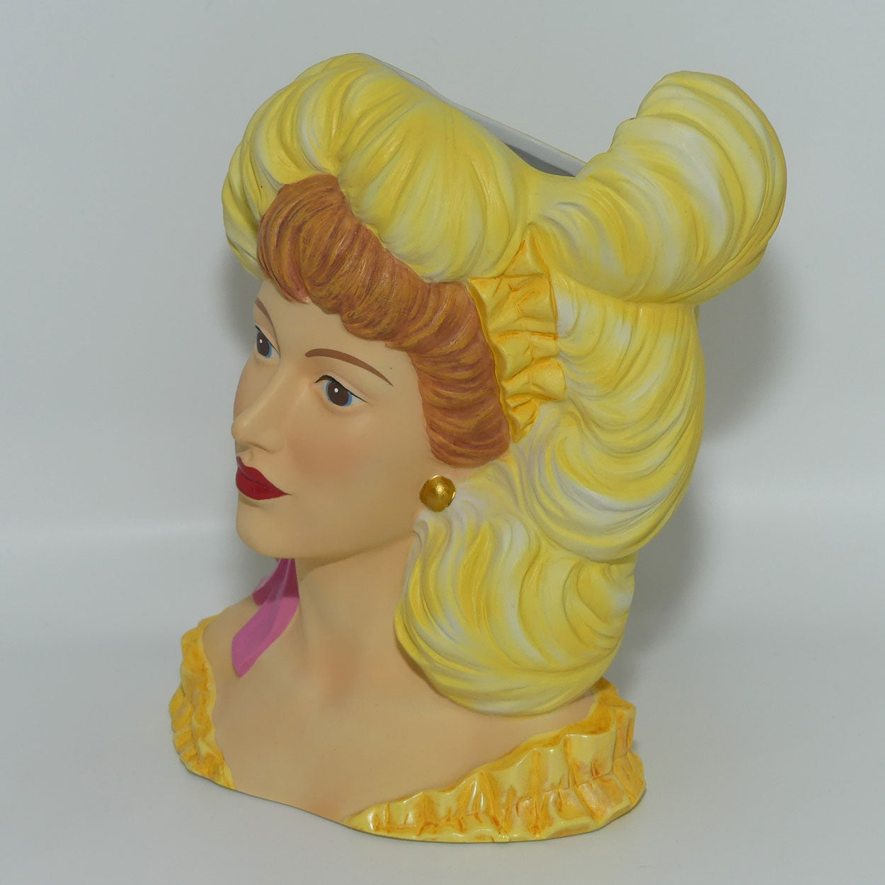 Jim Beam 2012 | IAJBBSC Convention Lady Head vase | Yellow