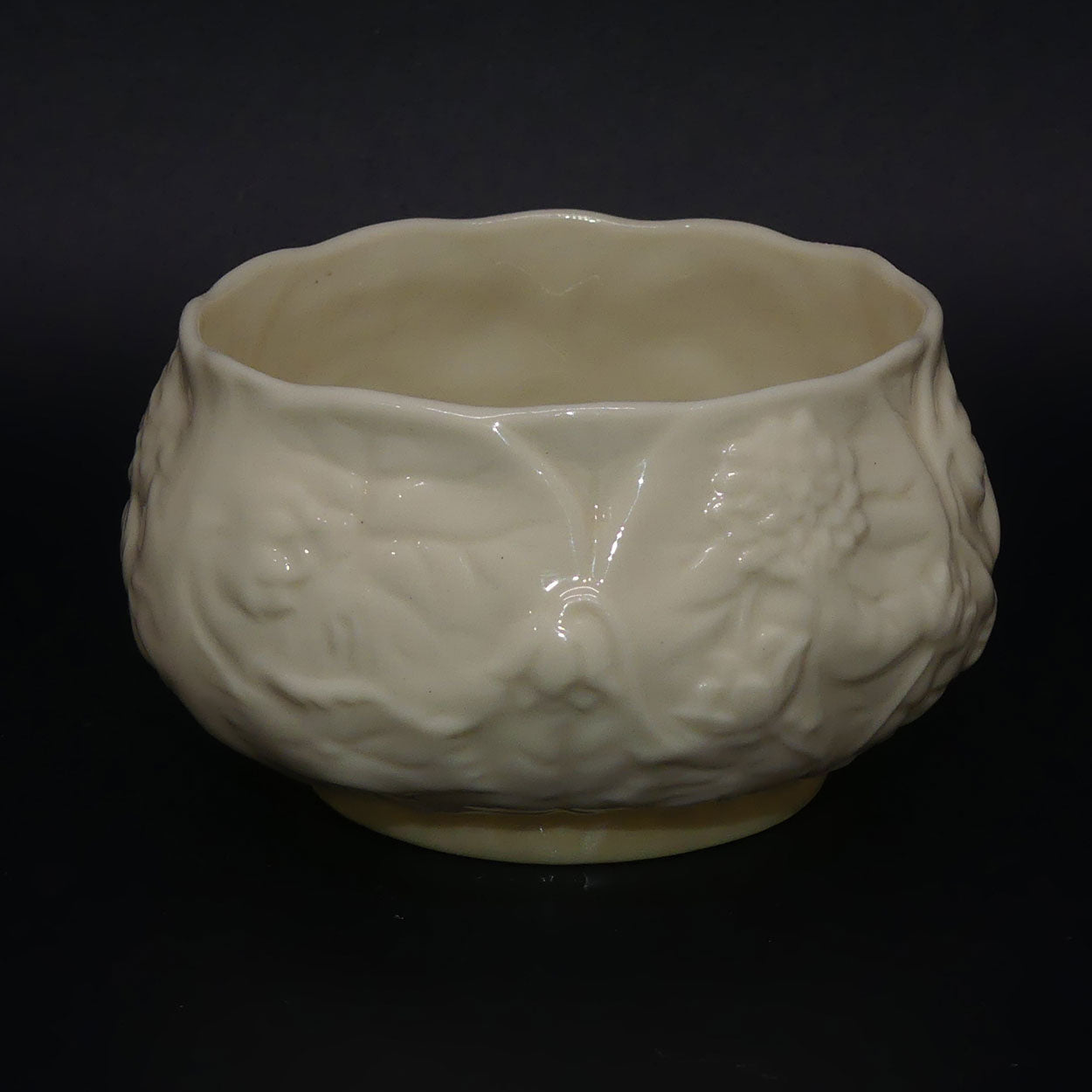 belleek-lotus-sugar-bowl-gold-mark